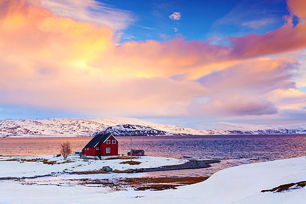 포토 JPG 해외이미지 나무 구름 섬 여행 겨울 자연 부활절 산 주택 노르웨이 그림자 사람없음 건물 파란색 햇빛 태양 반사 여행객 일몰 거울 추위 흰색 정상 오두막 북극 시골집 북쪽 대서양 내추럴 산악지대 추적 스칸디나비아 절정 제설기 눈내림 해외202004 해외포토 자연요소 식물 건축물 계절 기념일 유럽 바다 컬러 모션 눈_날씨 사람 노을 극지방 방향 생태계 제설 파일형식 이미지허브