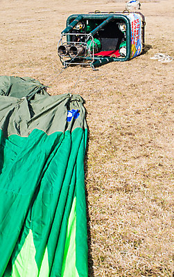 포토 JPG 해외이미지 주간 풍경 사람없음 야외 열기구 땅 준비 설치 해외202004 해외포토 자연요소 항공교통 파일형식 이미지허브