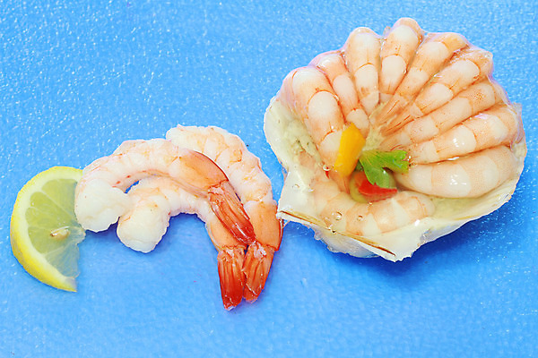 포토 JPG 해외이미지 접시 유럽 음식 분홍색 조각 토마토 채소 새우 요리 사람없음 빨간색 초록색 노란색 요식업 식당 보라색 식사 저녁식사 샐러드 추위 흰색 도자기 계획 상추 큼 자르기 민트 피부 만족 대륙 목각 마요네즈 점심식사 서쪽 해외202004 해외포토 식기 감정 나라 산업 컬러 컨셉 모션 갑각류 신체부위 상점 소스_음식 크기 방향 허브 파일형식 이미지허브