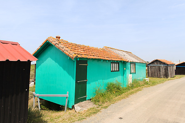 포토 JPG 해외이미지 문화 바다 농업 낚시 거리 주택 풍경 사람없음 목재 초록색 물 프랑스 굴 오두막 홍합 낚시꾼 프랑스어 줄서기 많음 해외202004 해외포토 자연요소 나무 문자 유럽 산업 컬러 컨셉 재료 모션 레저 어패류 건물 파일형식 이미지허브