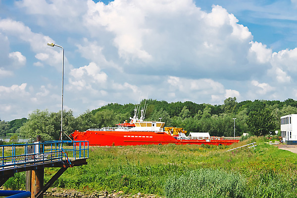 포토 JPG 해외이미지 나무 식물 구름 산업 바다 2 비즈니스 교통시설 하늘 새로움 항해 사람없음 야외 빨간색 물 파란색 항구 힘 기계 화물 흰색 만 수리 컨테이너 수집 조선소 서비스 네덜란드 방파제 함선 상업 무거움 닻 철강 해외202004 해외포토 자연요소 공공시설 유럽 컬러 교통 컨셉 배_교통 운송업 무게 시설 파일형식 이미지허브