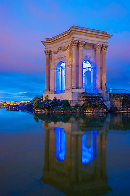 포토 JPG 해외이미지 나무 공원 유럽 여행 건축양식 자연 산 거리 사람없음 야외 건물 초록색 물 맑음 프랑스 골동품 바위 기둥 연못 도시 역사 재산 성자 아치 지역 천연기념물 프랑스어 구름다리 수도교 옛날 제국 공급 스타일 해외202004 해외포토 자연요소 식물 문자 건축물 공공시설 건축 나라 종교 컬러 날씨 금융 돌_바위 다리_건축물 생태계 파일형식 이미지허브