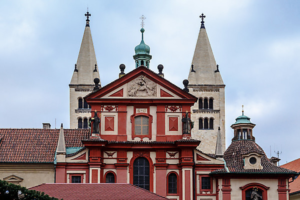 포토 JPG 해외이미지 구름 유럽 기독교 종교 십자가 건축양식 사람없음 건물 빨간색 햇빛 성당 교회 환경 탑 역사 체코 프라하 리빙 로마네스크 바실리카 해외202004 해외포토 자연요소 건축물 건축 나라 컬러 종교건축 태양 파일형식 이미지허브