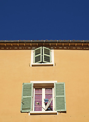 포토 JPG 해외이미지 창문 하늘 주택 사람없음 초록색 파란색 노란색 프랑스 셔터 프랑스어 프로방스 해외202004 해외포토 문자 유럽 컬러 건물 파일형식 이미지허브
