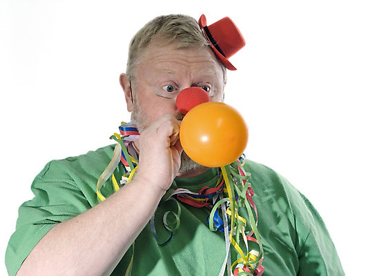 포토 JPG 해외이미지 한명 빨간색 컬러풀 노란색 파티 광대 표현 유머 서커스 마임 풍선 연예인 코미디언 해외202004 해외포토 직업 1 감정 컬러 사람 이벤트 파일형식 이미지허브