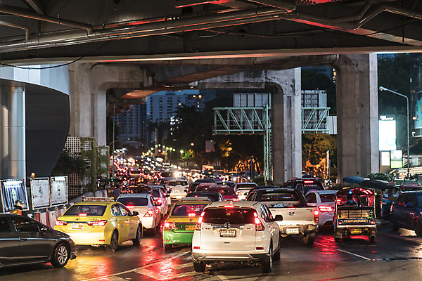 포토 JPG 해외이미지 도로 백그라운드 교통시설 자동차 태국 거리 사람없음 중국 도시 시간 고속도로 야간 잼 방콕 바쁨 베이징 지역 느림 블러 많음 해외202004 해외포토 자연요소 아시아 길 육상교통 교통 컨셉 소스_음식 시설 파일형식 이미지허브