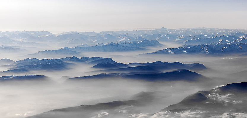 포토 JPG 해외이미지 구름 여행 백그라운드 겨울 자연 하늘 아침 바람 날씨 휴가 산 안테나 풍경 사람없음 야외 여름 파란색 빛 컬러풀 태양 얼음 추위 안개 흰색 정상 고도 산등성이 알프스 장면 지역 대패 절정 수평선 해외202004 해외포토 주간 자연요소 계절 유럽 컬러 통신 생태계 파일형식 이미지허브