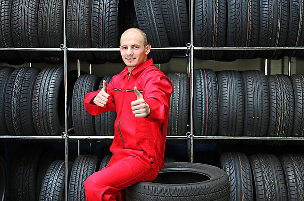 포토 JPG 해외이미지 행복 자동차 노동자 한명 상점 기쁨 운전 자신감 작업실 기술자 변화 수리 종업원 서비스 만족 타이어 긍정 정비공 유지 그만 자동 차고 해외202004 해외포토 직업 1 감정 육상교통 컨셉 모션 사람 파일형식 이미지허브