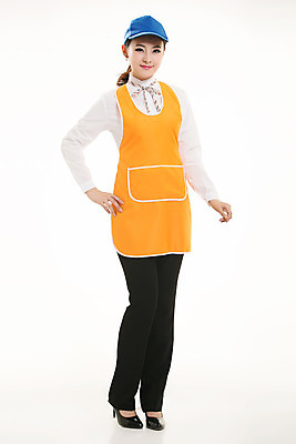 포토 JPG 해외이미지 직업 응시 여자 행복 유럽 무기 얼굴 음식 백그라운드 유니폼 응원 함께함 독일 요리 한명 서기 미소 웃음 사람 성인 빨간색 금발 카메라 우주 상점 식당 앞치마 흰색 업무 작업 바 발표 승무원 웨이트리스 종업원 웨이터 직원 서비스 쇼 서빙 추천 보여주기 교차 고립 조언 카피스페이스 해외202004 해외포토 1 헤어스타일 시선 옷 감정 나라 컬러 컨셉 모션 표정 신체부위 전자제품 공백 파일형식 이미지허브