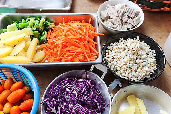 포토 JPG 해외이미지 라이프스타일 접시 음식 다이어트 토마토 채소 재료 호박 건강 요리 사람없음 주방 식사 저녁식사 당근 신선 고명 맛 브로콜리 삶기 수수 채식주의자 해외202004 해외포토 식기 컨셉 뿌리채소 생활 채식 파일형식 이미지허브