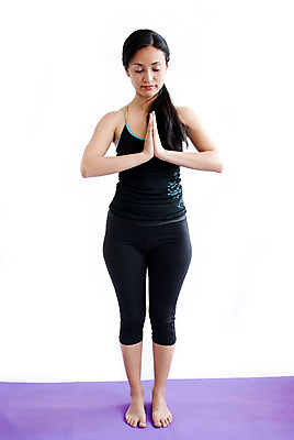 포토 JPG 해외이미지 라이프스타일 웰빙 여자 행복 스포츠 포즈 백그라운드 신체 요가 휴식 갈색머리 건강 연꽃 한명 앉기 성인 운동 보라색 힘 매트 흰색 날씬함 집중 연습 명상 위치 히스패닉 고립 아사나자세 해외202004 해외포토 1 헤어스타일 꽃 감정 컬러 컨셉 모션 사람 생활 요가자세 몸매 파일형식 이미지허브