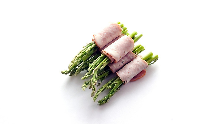 포토 JPG 해외이미지 전통 음식 조각 채소 포장 건강 육류 요리 사람없음 빨간색 초록색 요식업 식당 식사 봄 맛 그릴 두루마리 굽기 지중해 허브 준비 상쾌 올리브 햄 아스파라거스 슬라이스 심플 베이컨 레시피 끓이기 짠맛 해외202004 해외포토 식물 계절 열매 감정 산업 바다 컬러 컨셉 식재료 모션 주방용품 돼지고기 상점 구이 파일형식 이미지허브