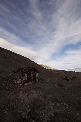 포토 JPG 해외이미지 사람없음 사막 시골 황폐 위험 오두막 버리기 경고문 구식 옛날 판잣집 해외202004 해외포토 컨셉 모션 주택 경고 파일형식 이미지허브