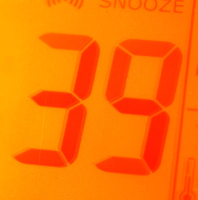 포토 JPG 해외이미지 시계 과학 아침 기술 사람없음 전자제품 숫자 디지털 스크린 힘 장비 기구 시간 계산 계산대 손목시계 오브젝트 전자 공포 무릎 타이머 빛망울 마감 분 조언 초시계 카운트다운 주도 해외202004 해외포토 주간 문자 장신구 신체부위 빛 예절 파일형식 이미지허브