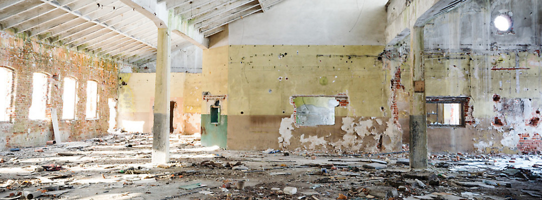 포토 JPG 해외이미지 산업 벽 백그라운드 건축양식 창문 공장 유리 벽돌 직장 사람없음 내부 건물 빛 금속 검은색 어둠 수확 도시 폐기물 위험 버리기 창고 복고 먼지 낭비 구식 그런지 깨짐 방치 썩음 옛날 철강 파멸 해외202004 해외포토 건축물 건축 컬러 컨셉 농업 회사 공업 모션 재질 쓰레기 파일형식 소멸 이미지허브