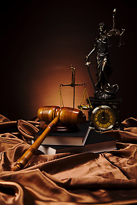 포토 JPG 해외이미지 실내 사람없음 책 오브젝트 법 의사봉 양팔저울 정의의여신상 갈색배경 해외202004 해외포토 백그라운드 저울 내부 갈색 여신상 파일형식 이미지허브