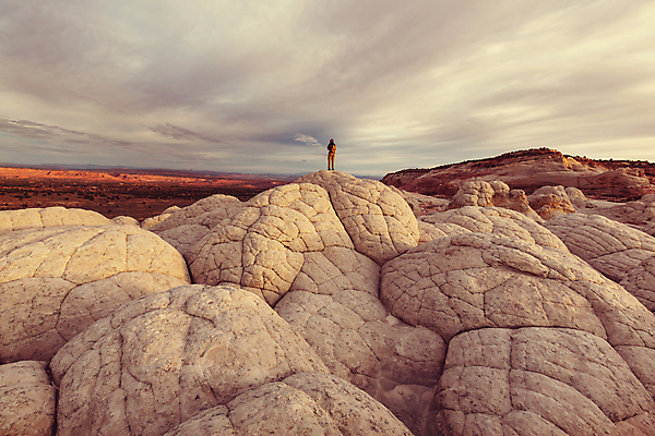 포토 JPG 해외이미지 공원 남자 여행 백그라운드 자연 산 수영장 한명 사람 풍경 야외 빨간색 우주 골짜기 계곡 미국 놀람 트래킹 산책로 하이킹 사막 가을 바위 뜨거움 황무지 정상 격려 사암 내추럴 전국 절정 착륙 하이커 해외202004 해외포토 1 계절 공공시설 감정 길 컬러 북아메리카 모션 레저 표정 돌_바위 생태계 파일형식 이미지허브