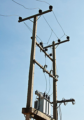 포토 JPG 해외이미지 산업 선 건축양식 하늘 사람없음 파란색 빛 환경 금속 힘 장비 에너지 개울 위험 방송 전염 철사 긴장 전압 철강 공급 해외202004 해외포토 건축 감정 컬러 컨셉 재질 강 질병 감염 파일형식 이미지허브