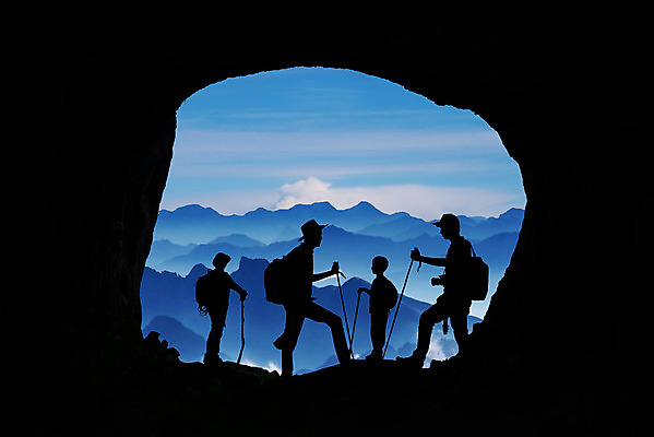 포토 JPG 해외이미지 행복 실루엣 어린이 자연 산 건강 사람 사람없음 운동 관찰 그룹 만족 해외202004 해외포토 감정 모션 촬영기법 생태계 파일형식 이미지허브