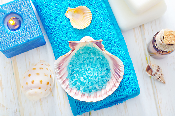 포토 JPG 해외이미지 사람없음 파란색 수건 스파 조개껍데기 아로마 스파용품 비누 아로마테라피 입욕소금 해외202004 해외포토 컬러 조개 위생용품 미용용품 오브젝트 소금 테라피 파일형식 이미지허브