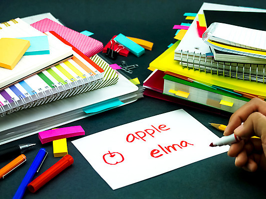 포토 JPG 해외이미지 학생 영어 교육 문화 텍스트 통신 교실 학교 수업 사람없음 책 단어 스터디 세계 글로벌 연필 펜 쪽지 공책 시험 퀴즈 가르침 사과 강의 사전 소셜 번역 해외202004 튀르키예 해외포토 문자 아시아 과일 문구용품 학용품 학습 필기구 파일형식 이미지허브