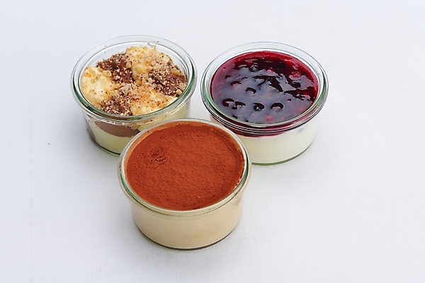 포토 JPG 해외이미지 실내 종류 사람없음 다양 세개 흰배경 푸딩 해외202004 해외포토 다수 백그라운드 디저트 3 내부 흰색 파일형식 이미지허브