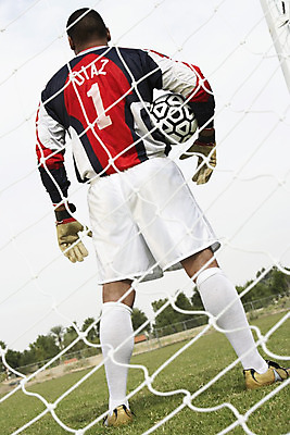 포토 JPG 해외이미지 전신 옷 남자 스포츠용품 스포츠 이동 유니폼 축구공 공 축구선수 한명 사람 인종 20대 성인 야외 뒷모습 10대 운동복 달리기 점프 미식축구 축구 자신감 예측 위협 럭비공 위치 다인종 골키퍼 갸우뚱 다민족 골 미식축구선수 혼자 성인남자만 혼혈 해외202004 해외포토 1 감정 뷰포인트 컨셉 축구용품 모션 청소년 운동선수 청년 구기 오브젝트 다문화 럭비용품 남자만 성인만 파일형식 이미지허브