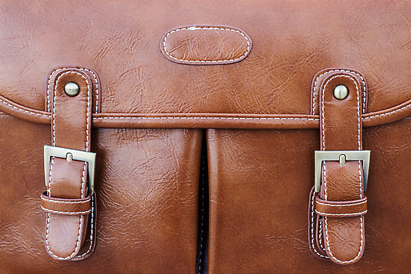 포토 JPG 해외이미지 디자인 남자 백그라운드 컨셉 서류가방 가방 비즈니스 손잡이 사람없음 쇼핑 갈색 여행가방 짐 흰색 고급 우아함 가죽 오브젝트 출발 복고 잠금 스트랩 스타일 해외202004 해외포토 잡화 컬러 사람 보안 파일형식 이미지허브