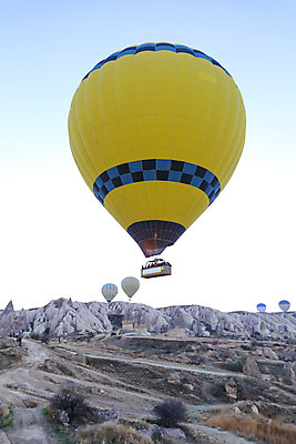 포토 JPG 해외이미지 주간 하늘 카파도키아 풍경 사람없음 야외 열기구 비행 해외202004 해외포토 자연요소 항공교통 파일형식 튀르키예 이미지허브