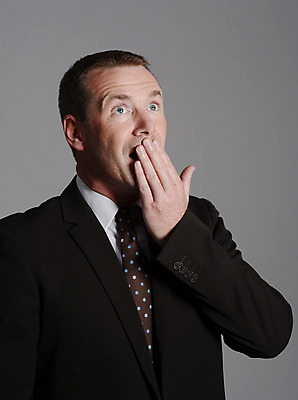 포토 JPG 해외이미지 감정 비즈니스 회색배경 넥타이 스트레스 한명 정장 세로 놀람 비즈니스맨 우아함 검은머리 울음 경영자 리더 충격 경영 고립 세련 치프 해외202004 해외포토 1 헤어스타일 잡화 옷 남자 백그라운드 컨셉 표정 사람 회색 직장인 파일형식 이미지허브