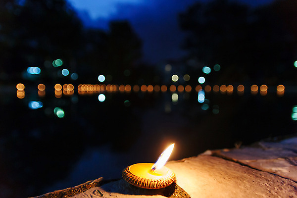 포토 JPG 해외이미지 백그라운드 오렌지 불 사람없음 빛 노란색 검은색 어둠 연못 땅바닥 옛날 해외202004 해외포토 자연요소 컬러 과일 바닥 파일형식 이미지허브