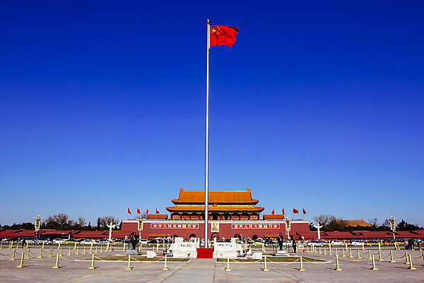 포토 JPG 해외이미지 전통문화 물결 건축양식 하늘 바람 사람없음 야외 빨간색 파란색 중국 깃발 심볼 베이징 애국심 랜드마크 명승지 통일 해외202004 해외포토 자연요소 전통 건축 아시아 문화 컬러 날씨 풍경 파일형식 이미지허브