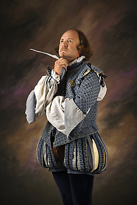 포토 JPG 해외이미지 스튜디오촬영 백인 캐릭터 영어 옷 남자 중년 포즈 생각 영국 실내 한명 서기 성인 세로 유행 사진촬영 표현 역사 작가 깃털 고민 르네상스 해외202004 해외포토 서양인 직업 문자 1 감정 유럽 모션 사람 내부 촬영 파일형식 이미지허브