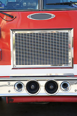 포토 JPG 해외이미지 교통시설 유리 사람없음 야외 빨간색 세로 긴급 닫기 그릴 묘사 구조대 라디에이터 범퍼 해외202004 해외포토 컬러 교통 모션 재질 주방용품 구출 시설 파일형식 이미지허브