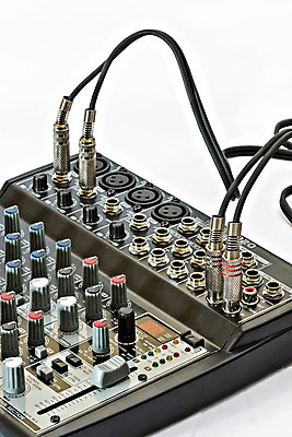 포토 JPG 해외이미지 직업 손 음악 사람없음 디지털 소리 콘서트 장비 기구 기술자 볼륨 혼합 믹서 라디오 전자 오디오 방송 아날로그 스위치 스테레오 조절 위로 섞기 제어 채널 프로듀서 해외202004 해외포토 문화예술 신체부위 전자제품 공연 파일형식 이미지허브