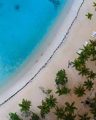 포토 JPG 해외이미지 모래 바다 섬 여행 백그라운드 자연 휴가 휴식 안테나 손바닥 풍경 사람없음 초록색 물 여름 파란색 모래사장 컬러풀 놀람 흰색 보트 정상 항공촬영 드론 이국적 터키석 파라다이스 해외202004 해외포토 자연요소 손 계절 감정 뷰포인트 컬러 컨셉 배_교통 통신 표정 보석 생태계 파일형식 이미지허브