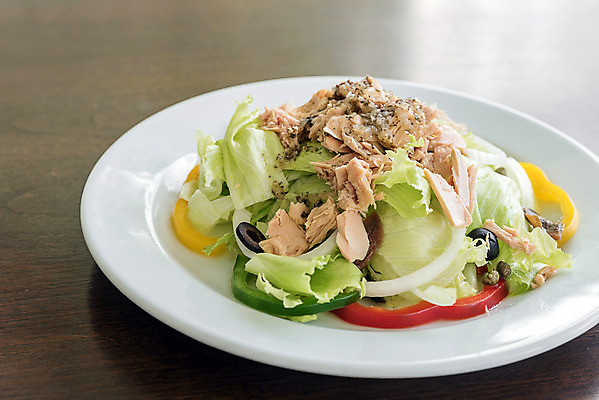 포토 JPG 해외이미지 접시 음식 백그라운드 다이어트 토마토 채소 재료 양파 건강 어류 요리 사람없음 초록색 식당 식사 저녁식사 샐러드 신선 맛 상추 참치 먹기 해산물 유기농 올리브 날것 점심식사 해외202004 해외포토 식기 웰빙 열매 컬러 컨셉 모션 상점 수중동물 파일형식 이미지허브