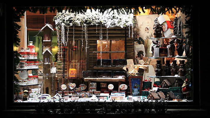 포토 JPG 해외이미지 크리스마스 겨울 창문 휴가 디저트 사탕 선물 사람없음 내부 장식 상점 초콜릿 황혼 축하 달콤 야간 저녁 12월 수집 진열장 빛망울 해외202004 해외포토 자연요소 계절 기념일 음식 컨셉 빛 일몰 날짜 맛 파일형식 이미지허브