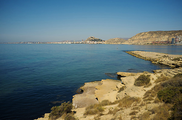 포토 JPG 해외이미지 유럽 풍경 사람없음 가로 여름 햇빛 맑음 만 스페인 지중해 휴양지 알리칸테 해외202004 해외포토 계절 나라 바다 날씨 태양 장소 파일형식 이미지허브