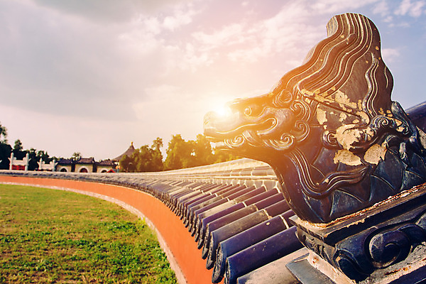 포토 JPG 해외이미지 구름 전통문화 벽 조각 패턴 건축양식 하늘 사람없음 빨간색 초록색 파란색 중국 타일 과거 베이징 해외202004 해외포토 자연요소 전통 건축 아시아 문화 컬러 컨셉 무늬 파일형식 이미지허브