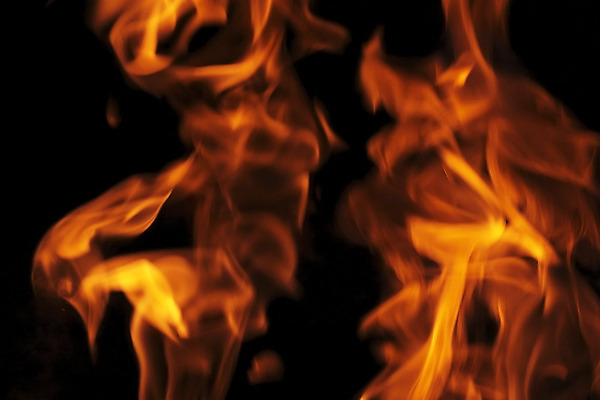 포토 JPG 해외이미지 백그라운드 모션 자연 따뜻함 사람없음 빨간색 빛 노란색 검은색 에너지 뜨거움 더위 야간 위험 장작 모닥불 묘사 벽난로 화재 숯 연소 광 엘리먼트 점화 지옥 화상 해외202004 해외포토 자연요소 컬러 컨셉 불 날씨 상처 사건 생태계 파일형식 이미지허브