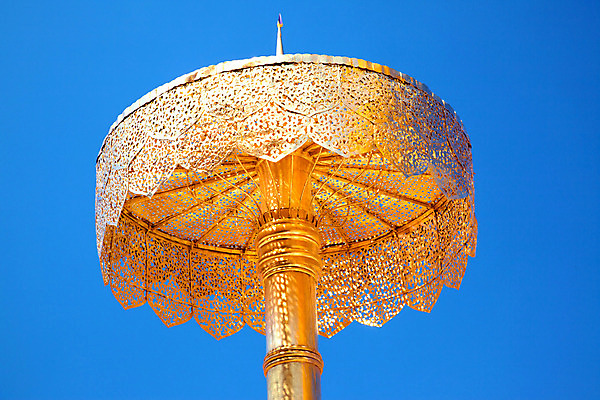 포토 JPG 해외이미지 아시아 기독교 종교 전통문화 문화 불교 태국 하늘 사람없음 건물 파란색 관광지 반짝임 조각상 성당 스크린 중국 기도 사찰 화려 영혼 재산 황금 소프트포커스 심볼 방콕 네팔 인도차이나반도 히말라야 해외202004 해외포토 전통 건축물 나라 컬러 여행 컨셉 종교건축 모션 촬영기법 금융 조형물 파일형식 산맥 이미지허브