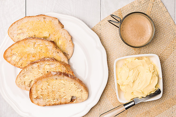 포토 JPG 해외이미지 종이 음식 조각 백그라운드 다이어트 부분 따뜻함 사람없음 목재 쇼핑 갈색 빵집 껍질 신선 사발 칼 오븐 맛 선탠 아침식사 낟알 자르기 밀 굽기 질감 토스트 버터 덩어리 내추럴 번 이스트 탄수화물 핸드메이드 호밀 해외202004 해외포토 나무 빵 컬러 컨셉 재료 모션 곡류 건강 상점 식사 가전제품 사기그릇 구이 파일형식 이미지허브