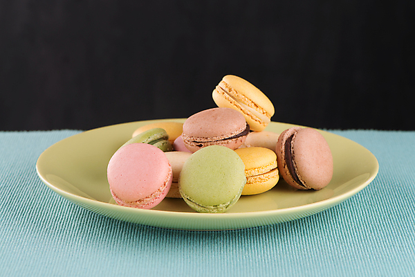 포토 JPG 해외이미지 접시 실내 사람없음 쌓기 달콤 마카롱 해외202004 해외포토 식기 모션 디저트 내부 맛 파일형식 이미지허브