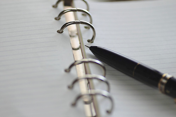 포토 JPG 해외이미지 교육 종이 비즈니스 텍스트 사람없음 책 스터디 컬러풀 사무실 쪽지 공책 자료 줄무늬 정보 메시지 스마트 읽기 오브젝트 대학교 페이지 바인더 시트 패드 해외202004 해외포토 컬러 컨셉 무늬 학교 모션 문구용품 학습 사무용품 파일형식 이미지허브