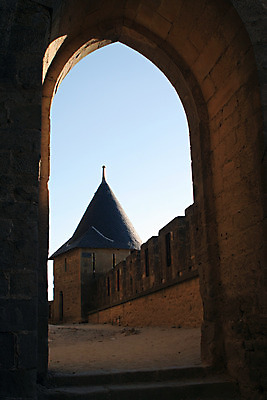 포토 JPG 해외이미지 외관 유럽 문화 여행 건축양식 휴가 사람없음 야외 프랑스 수비 중세 역사 보호 프랑스어 옛날 해외202004 해외포토 문자 건축 나라 컨셉 모션 파일형식 이미지허브