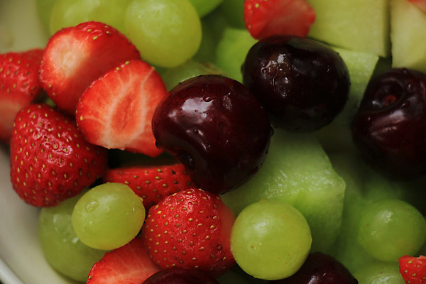 포토 JPG 해외이미지 과일 딸기 포도 건강 사람없음 빨간색 초록색 샐러드 신선 체리 멜론 슬라이스 내추럴 점심식사 해외202004 해외포토 음식 컬러 식사 파일형식 이미지허브