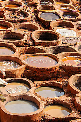 포토 JPG 해외이미지 전통 남자 여행 건축양식 미술 사람없음 빨간색 컬러풀 갈색 여행객 페인트 시골 죽음 도시 업무 작업 중세 역사 제조 가죽 언덕 그림 냄새 장면 타운 숨김 메디나 솜씨 옛날 해외202004 해외포토 건축 컬러 컨셉 문화예술 사람 파일형식 이미지허브