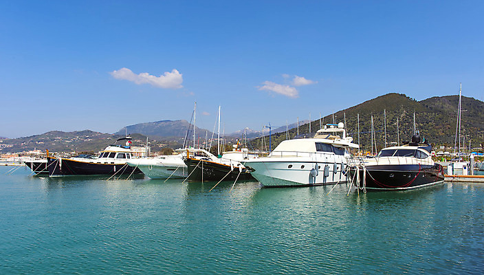 포토 JPG 해외이미지 구름 유럽 밧줄 파도 바다 여행 요트 하늘 휴가 항해 사람없음 물 여름 파란색 태양 여행객 항구 맑음 도시 시간 보트 역사 저녁 선원 깃대 닻 네비게이션 무료 뱃놀이 줄서기 해외202004 해외포토 자연요소 계절 나라 줄 컬러 배_교통 교통시설 모션 날씨 사람 전통놀이 야간 파일형식 이미지허브