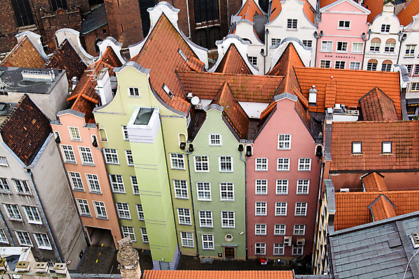 포토 JPG 해외이미지 나무 응시 유럽 건축양식 지붕 거리 주택 사람없음 건물 도시 폴란드 많음 해외202004 해외포토 식물 건축물 시선 건축 나라 컨셉 파일형식 이미지허브